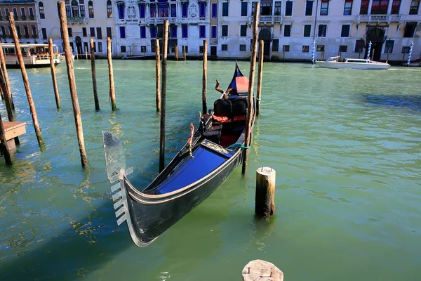 Gondola in venice, — стоковое фото