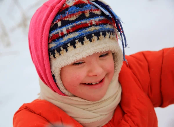Портрет Красивої Дівчинки Взимку — стокове фото
