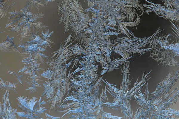 Естественные морозные узоры на стекле — стоковое фото