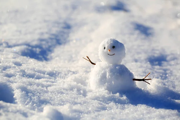 Смешной Снеговик Фоне Снега — стоковое фото