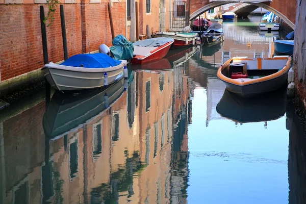 Boote in venedig, italien — Stockfoto