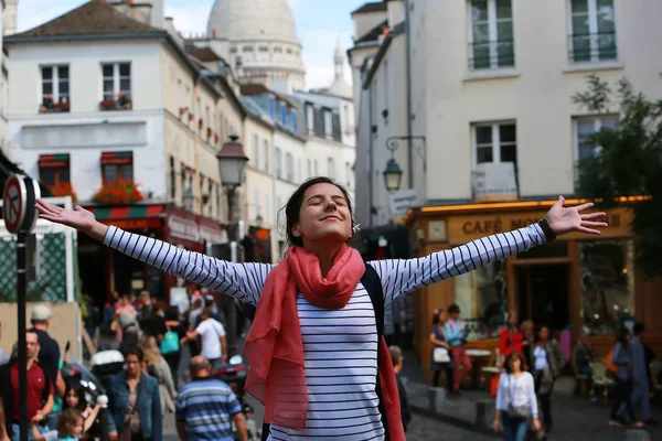 Feliz Chica Hermosa Montmartre París — Foto de Stock