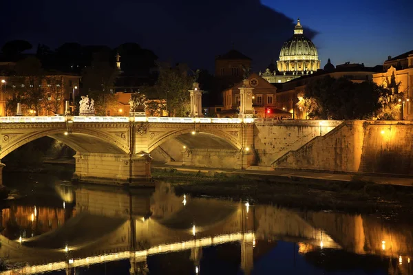 Veduta Sul Tevere Cattedrale San Pietro Roma — Foto Stock