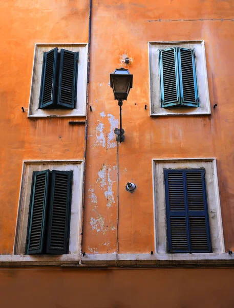 Vecchie Finestre Roma Italia — Foto Stock