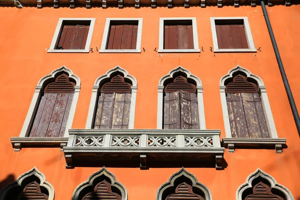 Windows Benátky Itálie — Stock fotografie