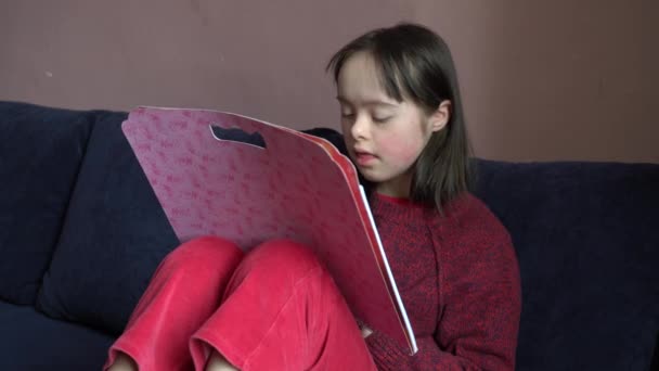 Sindrome Ragazza Hanno Disegno — Video Stock