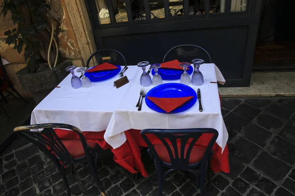 Glasses Spoons Plates Forks Table Restaurant — Stock Photo, Image