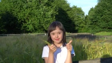 Down sendromu kız eğlenmek dışında