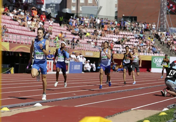 2018 日フィンランドのタンペレに Iaaf U20 選手権で 400 メートルのリレーに勝つタンペレ フィンランド エドアルド スコッティ — ストック写真