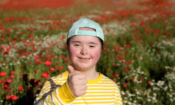 Young Girl Background Flowers Field — Stock Photo, Image