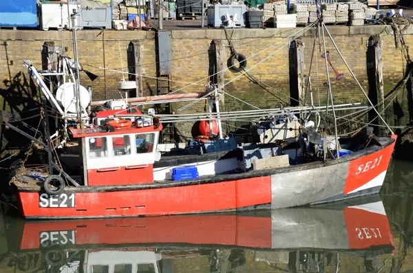 Barco de pesca en Whitstable Harbour —  Fotos de Stock
