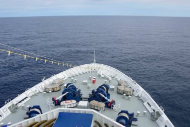 Cruise Gemi deniz açmak için başlığı yay