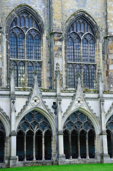 Fenêtres dans Cloîtres Cathédrale de Canterbury Kent — Photo