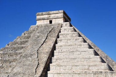 Chichen Itza Meksika bir tapınakta yarım resored