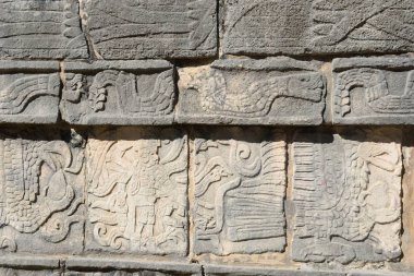 Chichen Itza, Maya taş friz