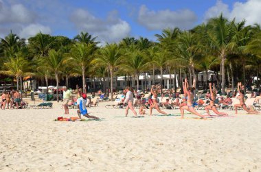 Karayip sahilinde uygun sınıf tutmak