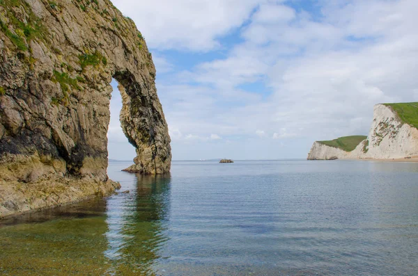 Durdle Door with Bat's head in background UK — Stock Photo, Image