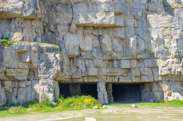 Disused Dorset Stone  Quarry cut into cliffs — Stock Photo, Image