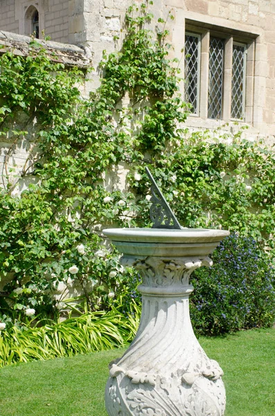 Sundial with old house in background — Stock Photo, Image