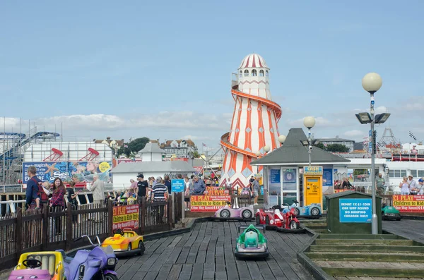 Clacton pier dovolená s Helter Skelter — Stock fotografie