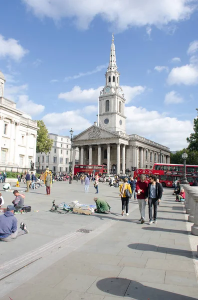 St Martins in de kerk gebied van Trafalgar Square — Stockfoto