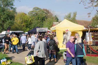 Ziyaretçilere açık el sanatları Fuarı
