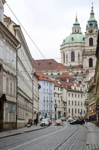 Prag Çek Cumhuriyeti -6 Aralık 2017: St. Nicholas Kilisesi Prag karmelitska caddesine Mala Strana
