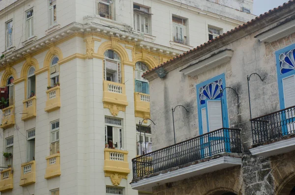 Edifícios Antigos Central Havana — Fotografia de Stock