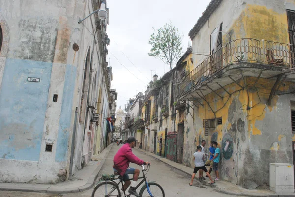 Avana Cuba Gennaio 2018 Città Vecchia Avana Guarda Giù Strada — Foto Stock