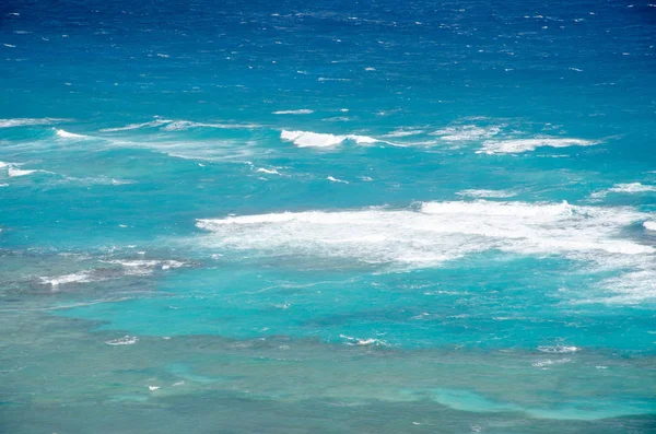 Luminoso Océano Bllue Con Olas Blancas Caribe — Foto de Stock
