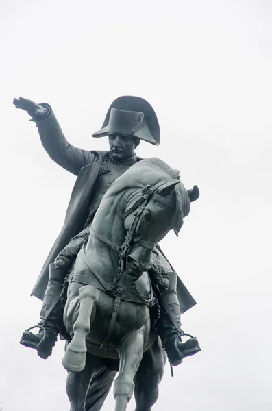 馬に乗ってナポレオンの像 — ストック写真