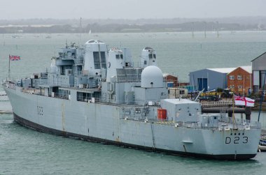 Portsmouth Uk 4 Nisan 2018:Hms Bristol Kraliyet Deniz Kuvvetleri Destrroyer D23 Portsmouth Limanında