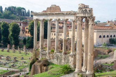 Roma forumunda Satürn Tapınağı