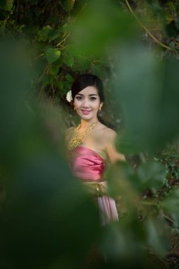 Asyalı kadın Tay sos ile