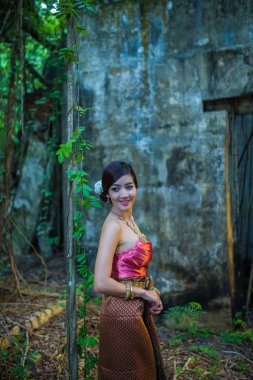 Asyalı kadın Tay sos ile