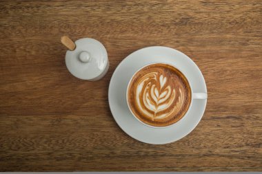 Ahşap üzerine kahve