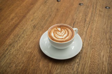 Ahşap üzerine kahve