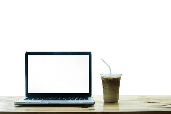 Nootbook und Kaffee auf dem Holz — Stockfoto