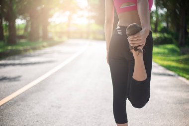 Bacaklar ve gövdesine kadınların kapat.  