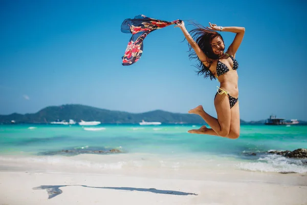 Jumping happy girl on the beach — Stock Photo, Image