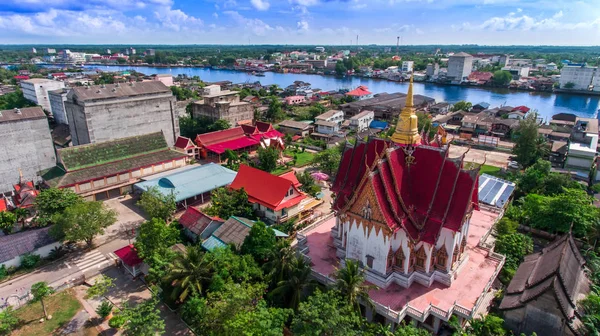 Şehir, nehir ve toplum, yaşam tarzı Tayland havadan görünümü.