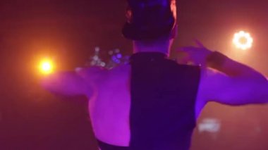 Seksi erkek dans gece kulübü