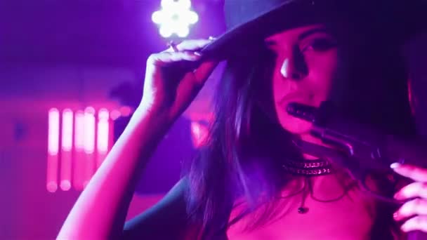 Sexy fata dans în club de noapte — Videoclip de stoc