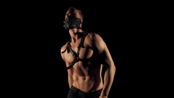 Man Met Een Masker — Stockvideo