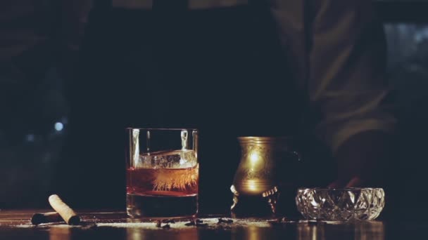 Barman Make Cocktail — Stock Video