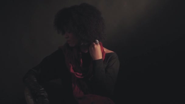 Woman in red scarf sits in chair — Stock Video