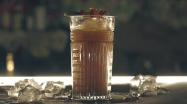 Barda buzlu kokteyl.