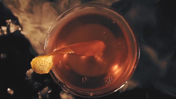 Cocktail à l'orange. Vue du dessus — Video