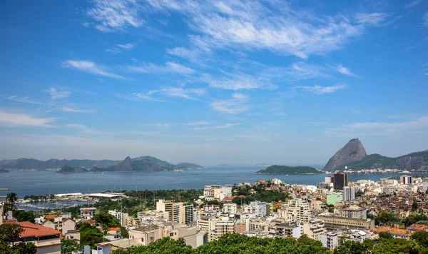 Letecký pohled na zátoku Guanabara a Sugarloaf Rio de Janeiro, Brazílie — Stock fotografie