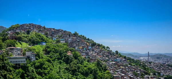 Gecekondu, favela Morro dos Prazeres Rio de Janeiro, Brezilya için Hill Mirante Dona Marta görüntülemek